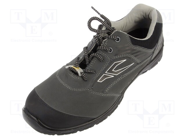 Shoes; Size: 42